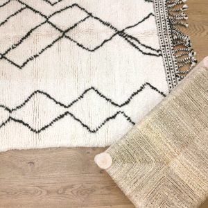 Tapis Béni Ouarain à motifs lignes graphiques n°20
