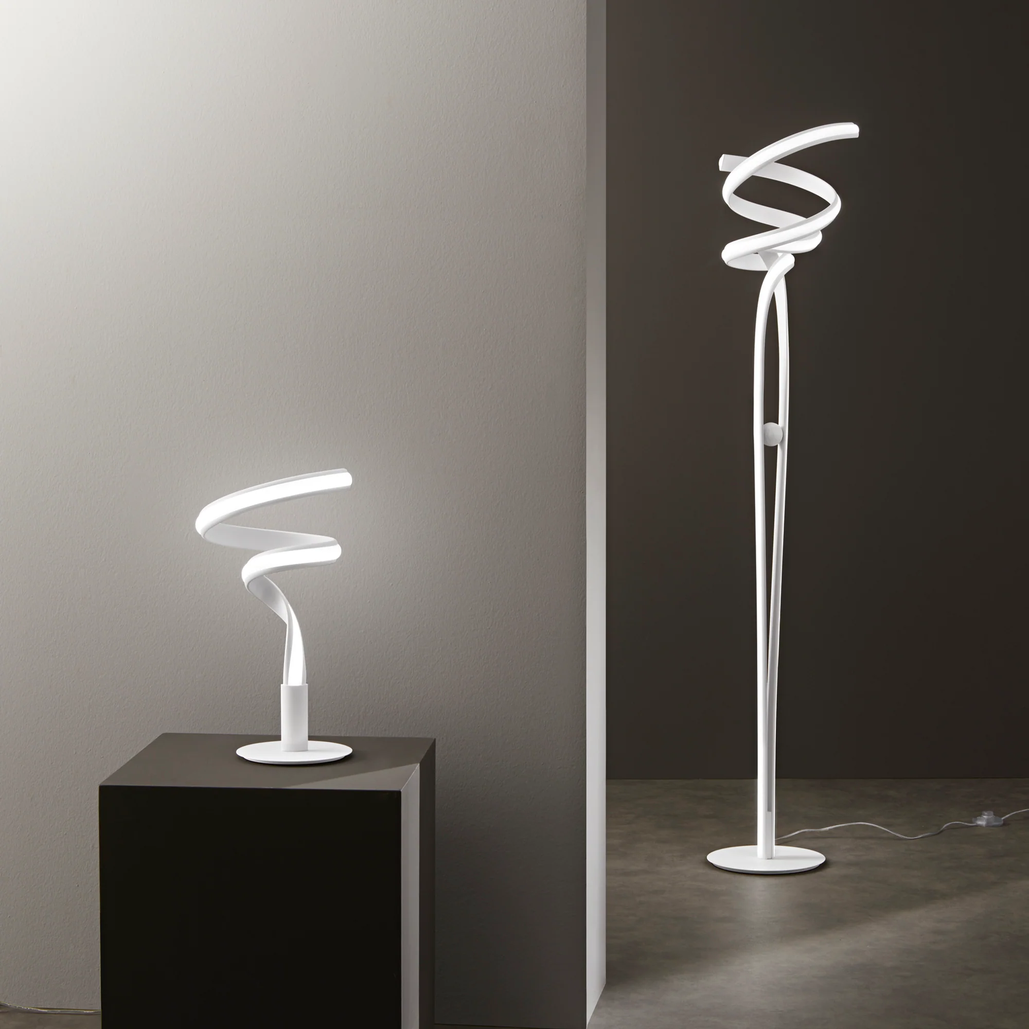 Lampadaire LED Design Organique – Blanc – Image 4