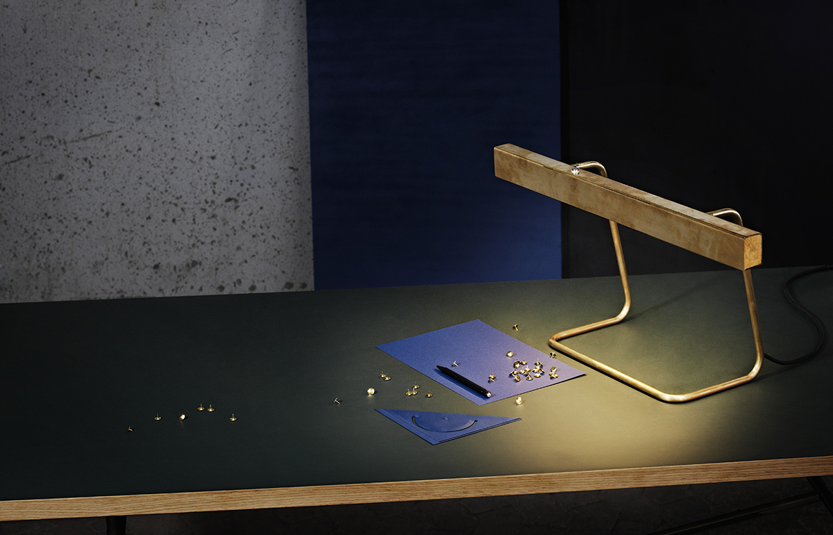 Lampe à poser T model – 60 cm – Laiton bruni – Image 5